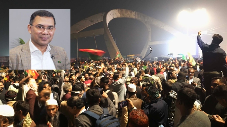 জনসমুদ্রে রূপ নিচ্ছে ৩০০ ফিট এলাকা, মুখে মুখে 'লিডার আসছেন'